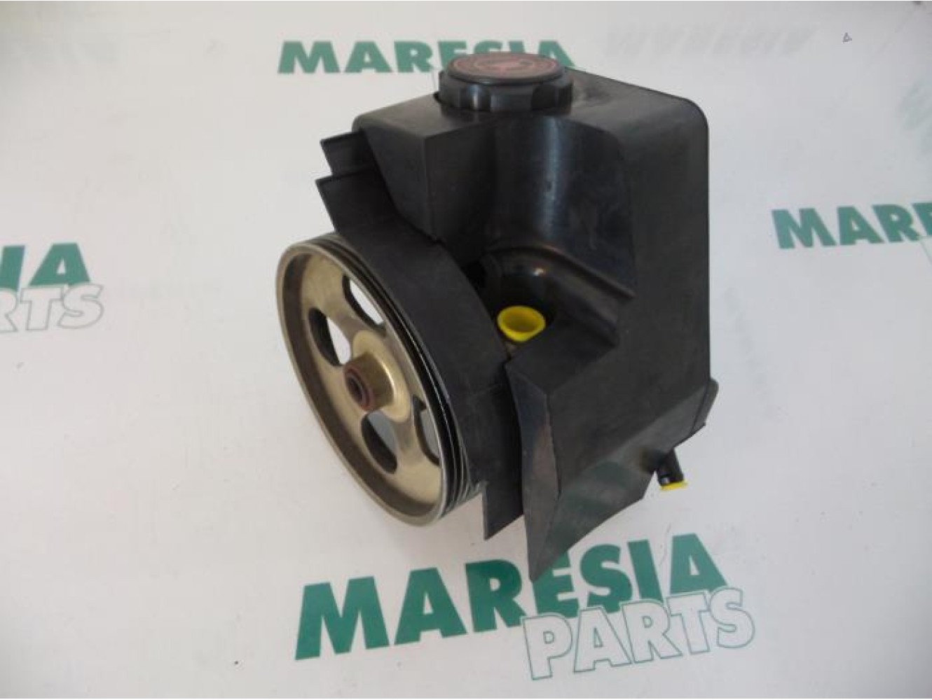 Peugeot - 206 - Power steering pump