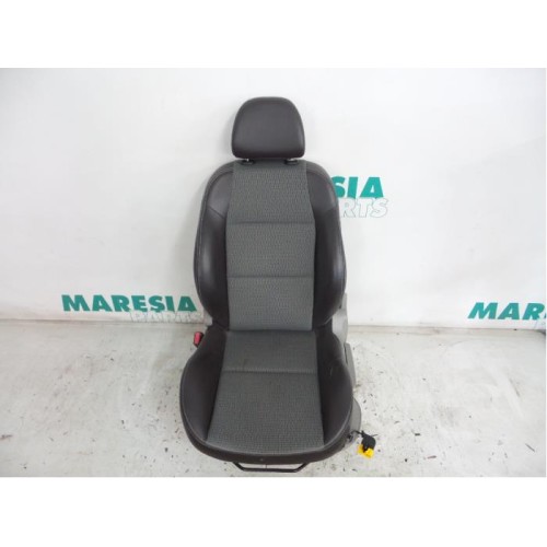 Peugeot - 207 - Stoel links