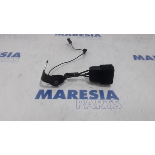Peugeot - 5008 - Rear seatbelt buckle, left