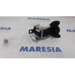 Peugeot - 5008 - Rear seatbelt, centre