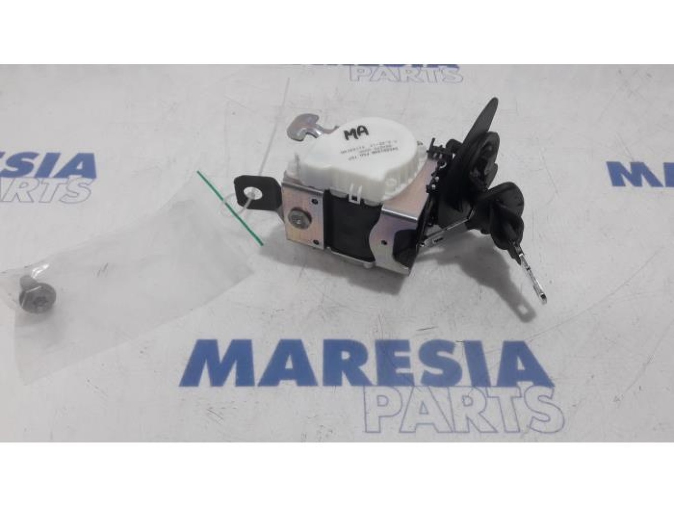 Peugeot - 5008 - Rear seatbelt, centre