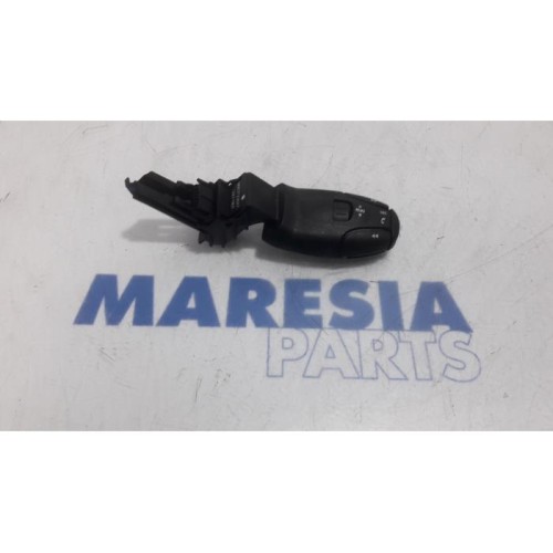 Peugeot - 5008 - Steering wheel mounted radio control