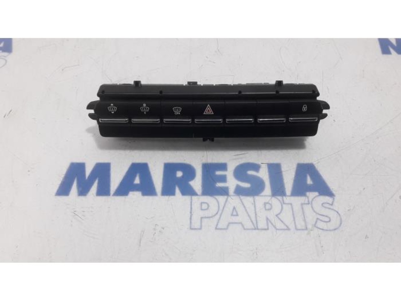 Peugeot - 5008 - Panic lighting switch
