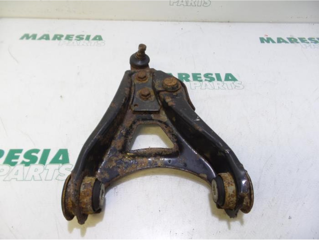 Renault - Kangoo - Front lower wishbone, right