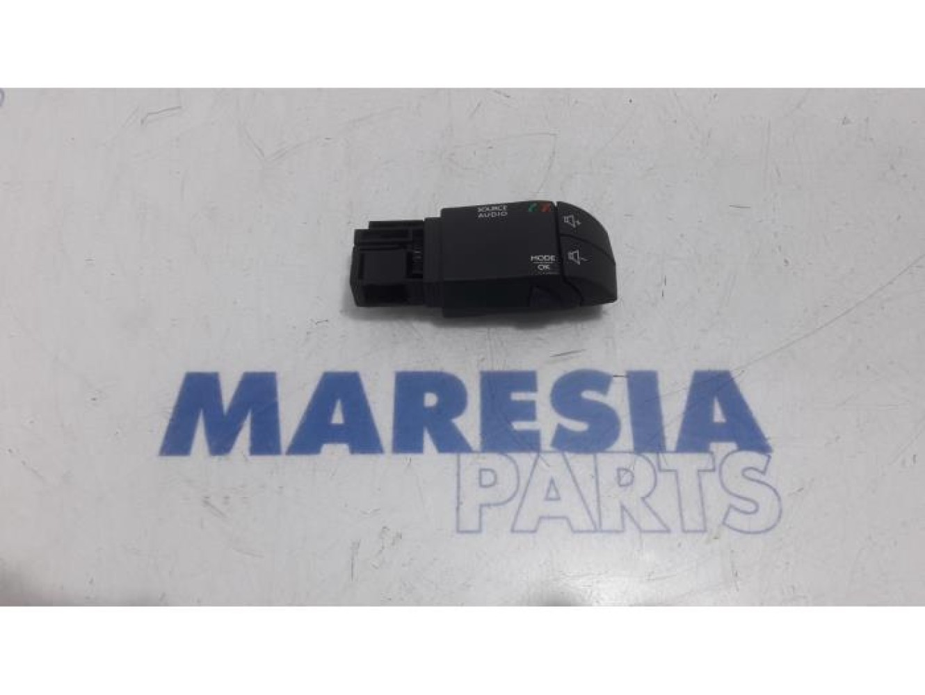 Renault - Clio - Commande radio volant
