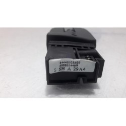 Renault - Clio - Commande radio volant