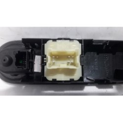 Renault - Clio - Multi-functional window switch