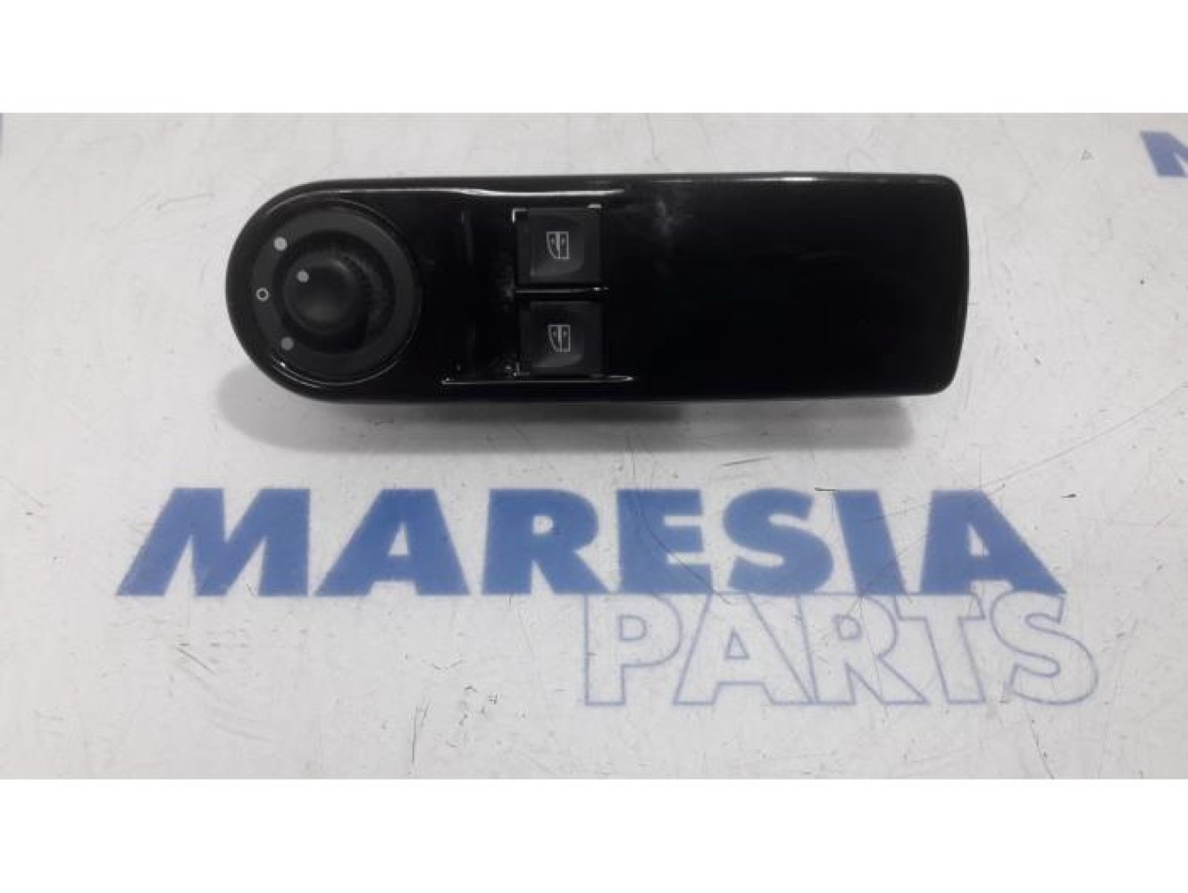 Renault - Clio - Multi-functional window switch