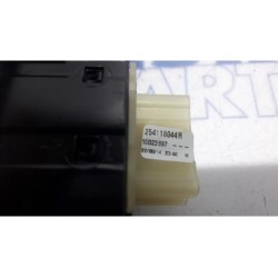 Renault - Clio - Multi-functional window switch