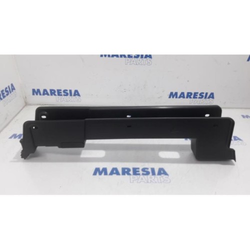 Peugeot - 5008 - Middle console