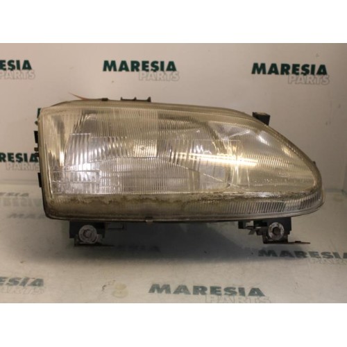 Renault - Megane Scenic - Headlight, right