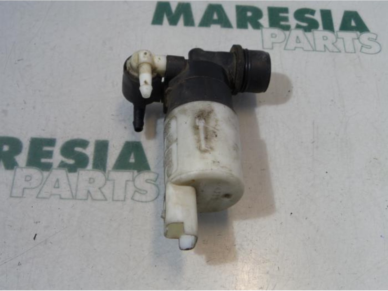 Renault - Megane Scenic - Windscreen washer pump