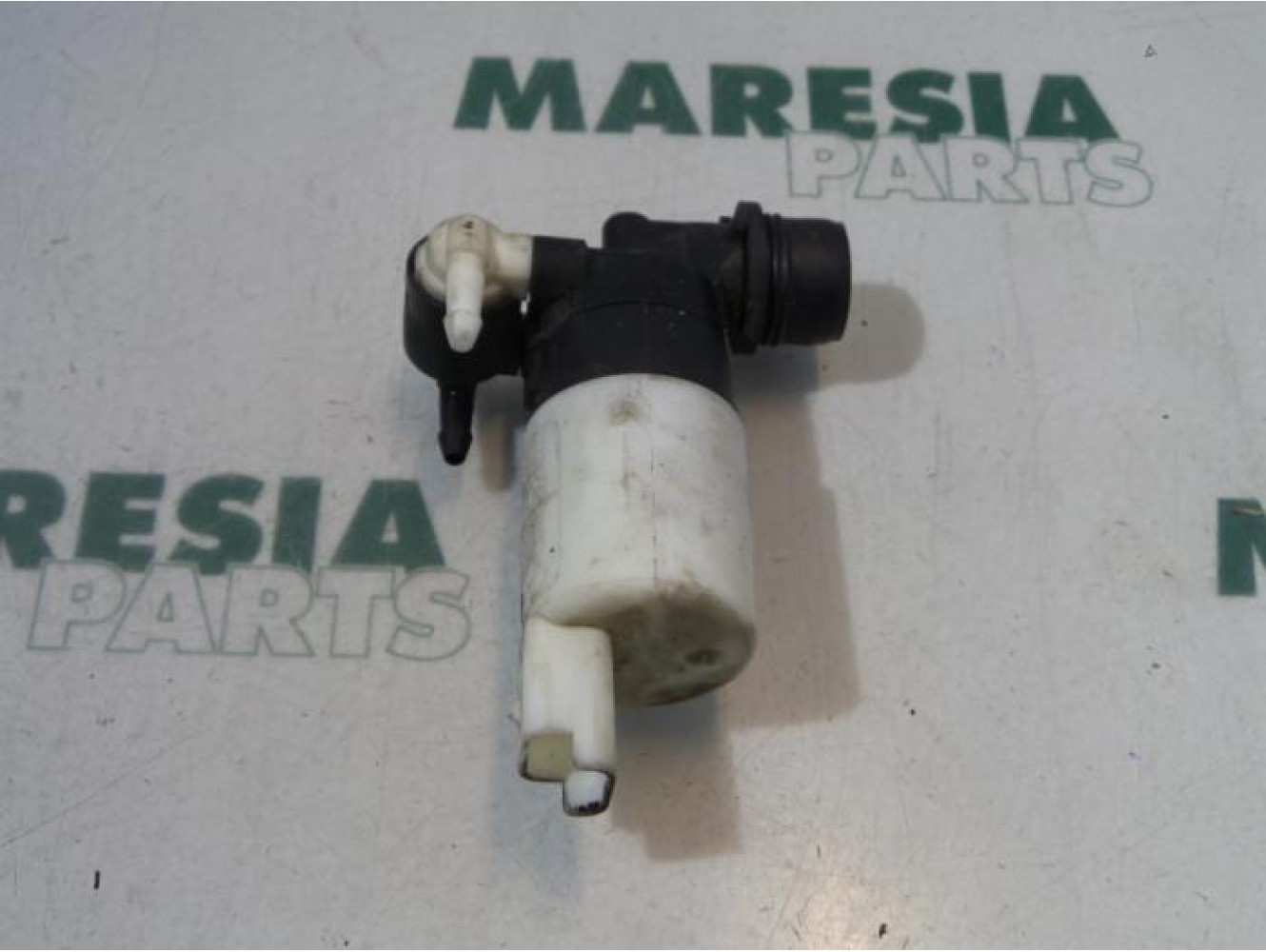 Renault - Megane Scenic - Windscreen washer pump