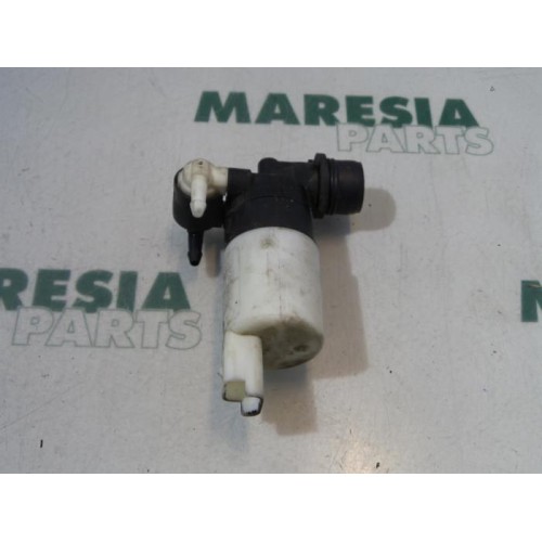 Renault - Megane Scenic - Windscreen washer pump