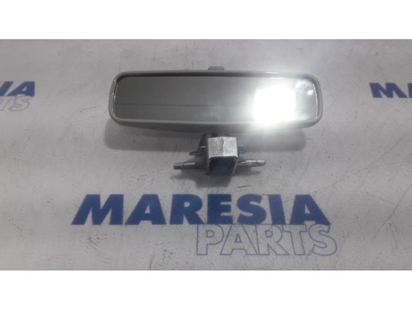 Renault - Megane - Rear view mirror