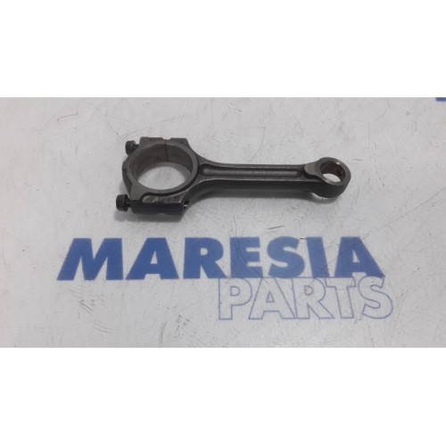 Renault - Captur - Connecting rod