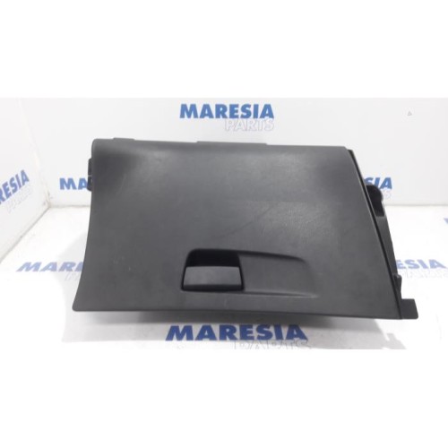 Citroen - C4 Picasso - Glovebox