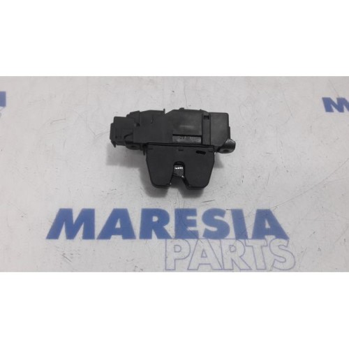 Citroen - C4 Picasso - Tailgate lock mechanism