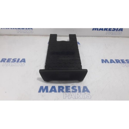Renault - Master - Dashboard cover / flap