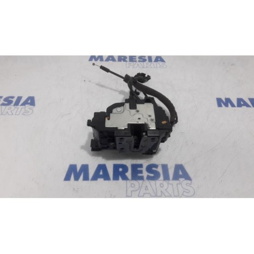 Renault - Master - Door lock mechanism 2-door, right