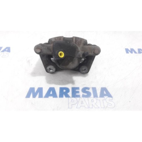 Renault - Clio - Front brake calliper, right