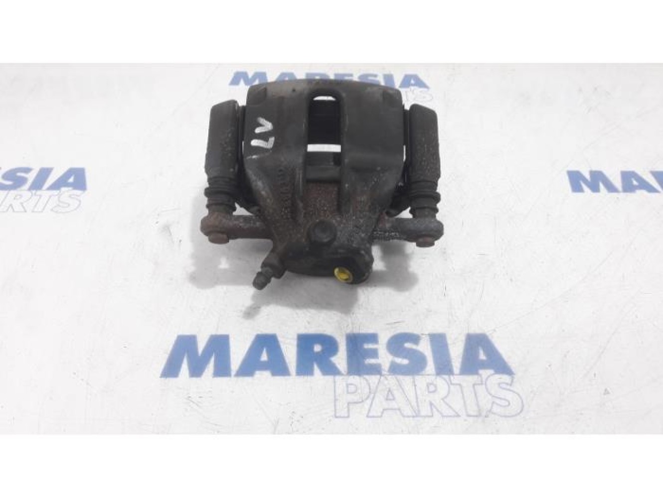 Renault - Clio - Front brake calliper, left