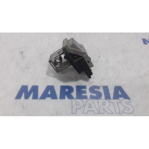 Renault - Clio - Cooling fan resistor