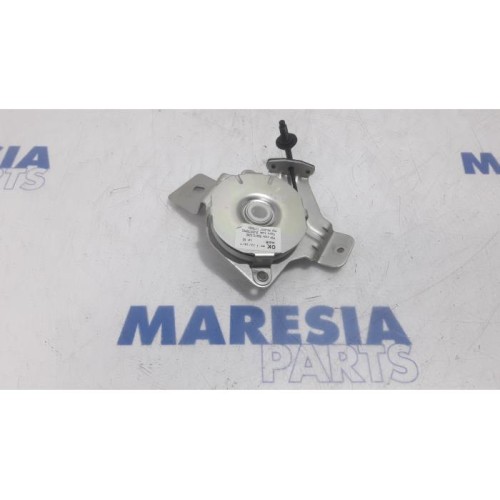 Peugeot - 3008 - Tailgate hinge