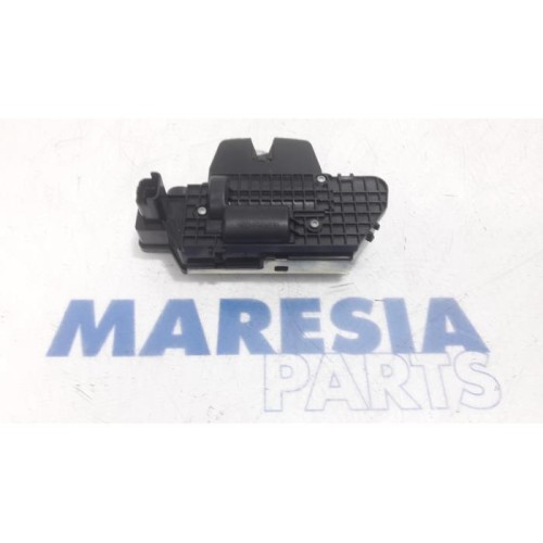 Peugeot - 3008 - Tailgate lock mechanism