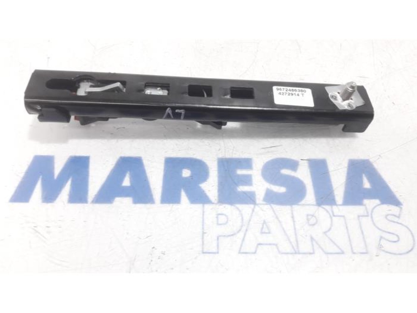 Peugeot - 508 - Seatbelt guide