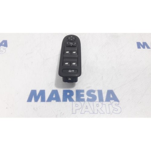 Peugeot - 508 - Multi-functional window switch
