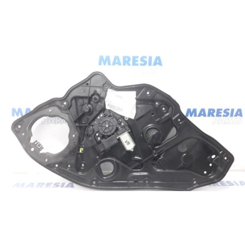 Alfa Romeo - Giulietta - Rear door window mechanism 4-door, right