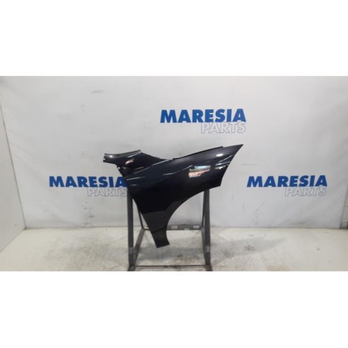 Renault - Megane - Front wing, right