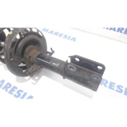 Renault - Megane - Front shock absorber rod, left