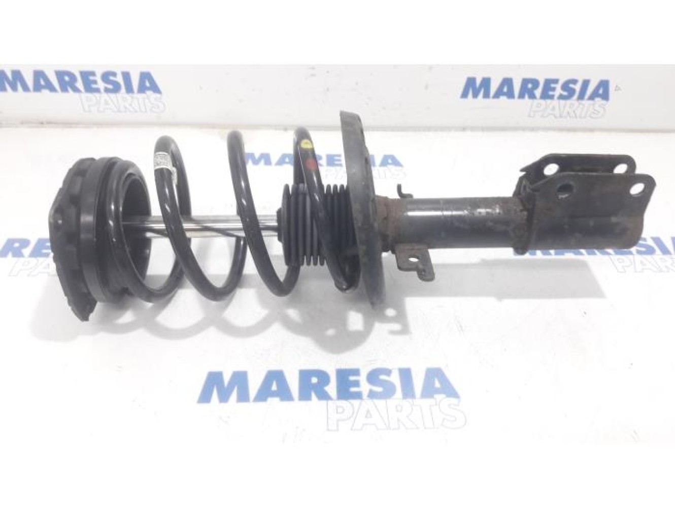 Renault - Megane - Front shock absorber rod, left