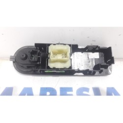Renault - Clio - Multi-functional window switch