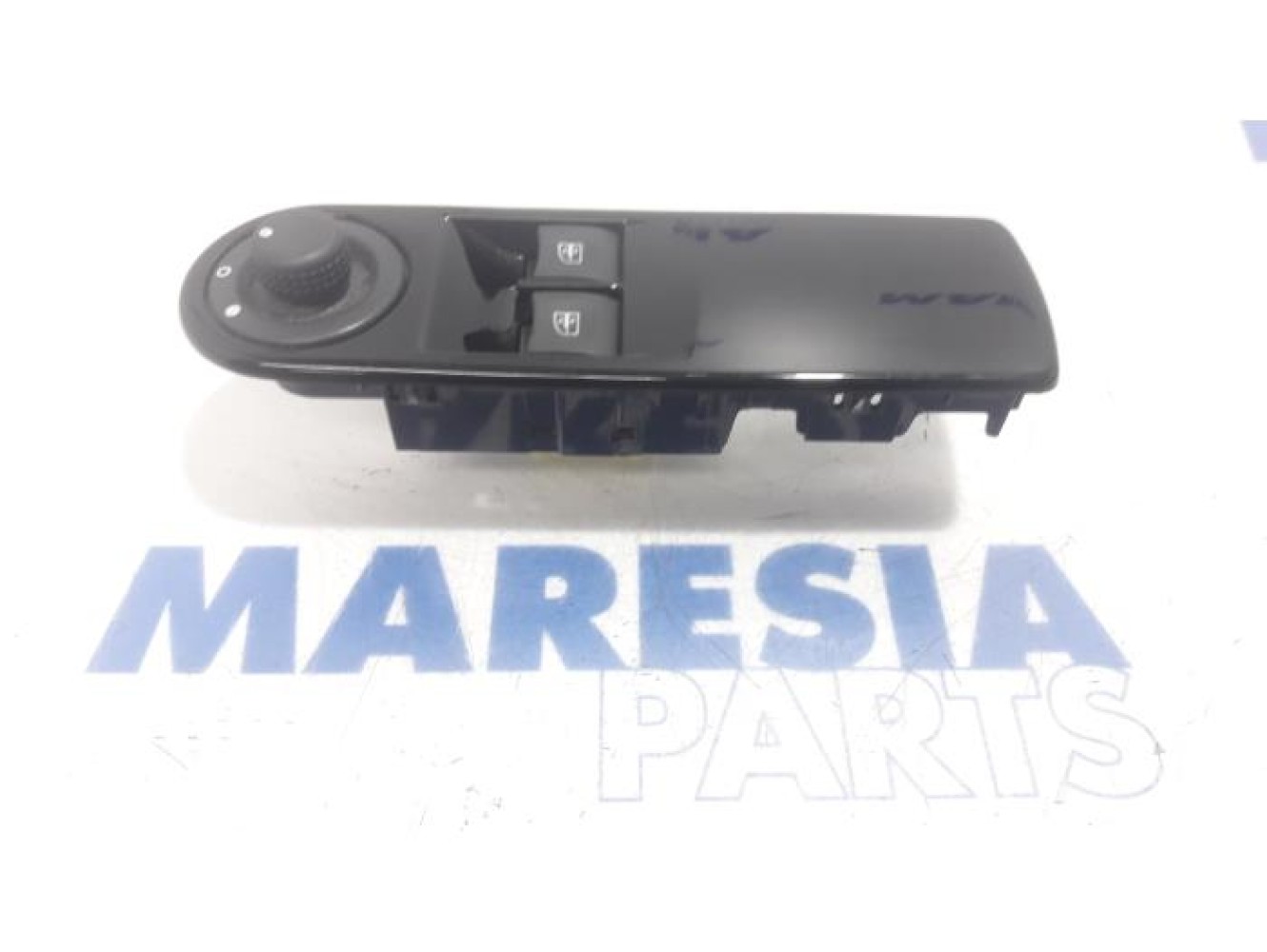 Renault - Clio - Multi-functional window switch