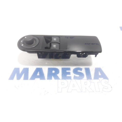 Renault - Clio - Multi-functional window switch
