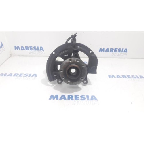 Renault - Megane - Fusee links-voor