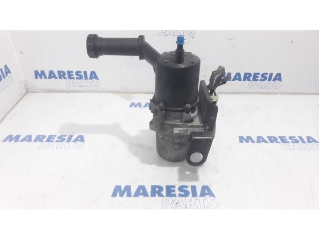 Peugeot - 5008 - Power steering pump