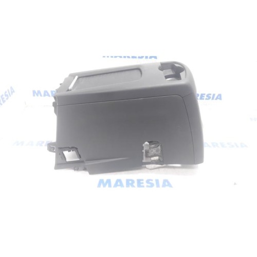 Peugeot - 5008 - Middle console