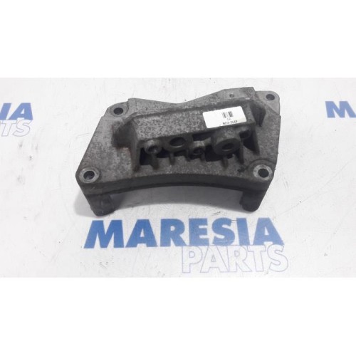 Fiat - Punto Evo - Engine mount