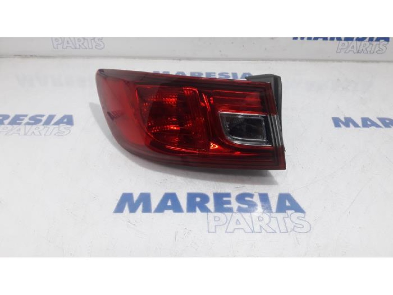 Renault - Clio - Taillight, left