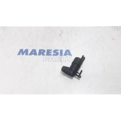 Renault - Master - Windscreen washer pump