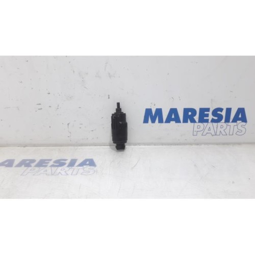 Opel - Combo - Windscreen washer pump