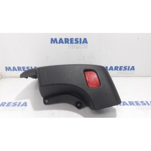 Renault - Master - Rear bumper component, right