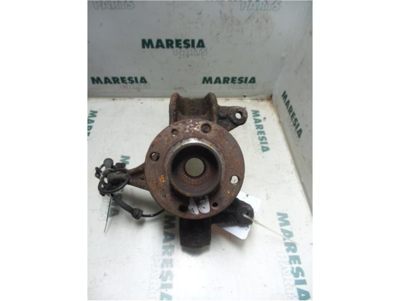 Renault - Megane Scenic - Knuckle, front right