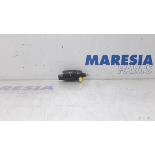 Opel - Combo - Windscreen washer pump
