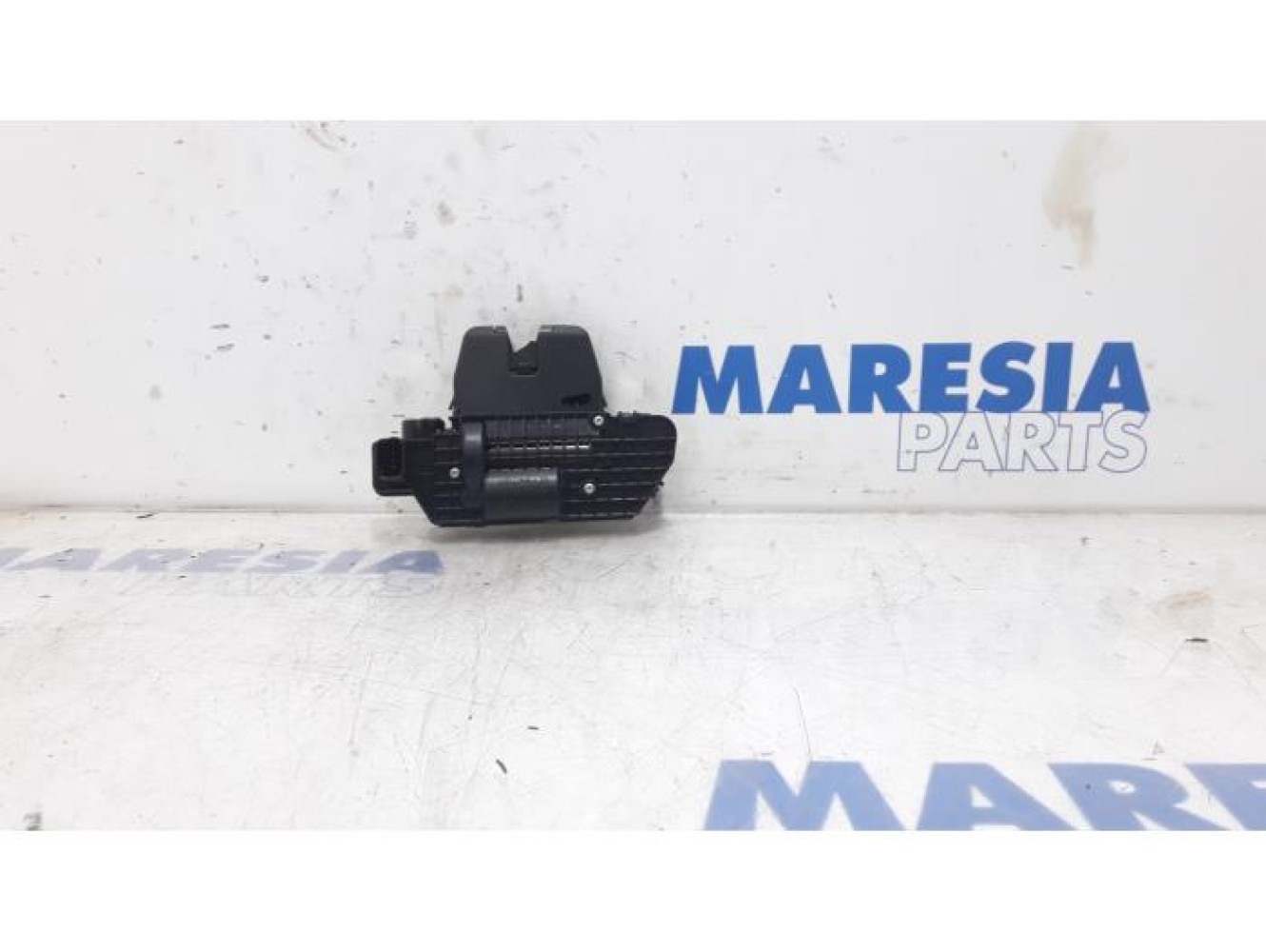 Citroen - DS3 - Tailgate lock mechanism