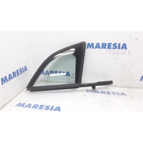 Citroen - DS3 - Quarter light, front right